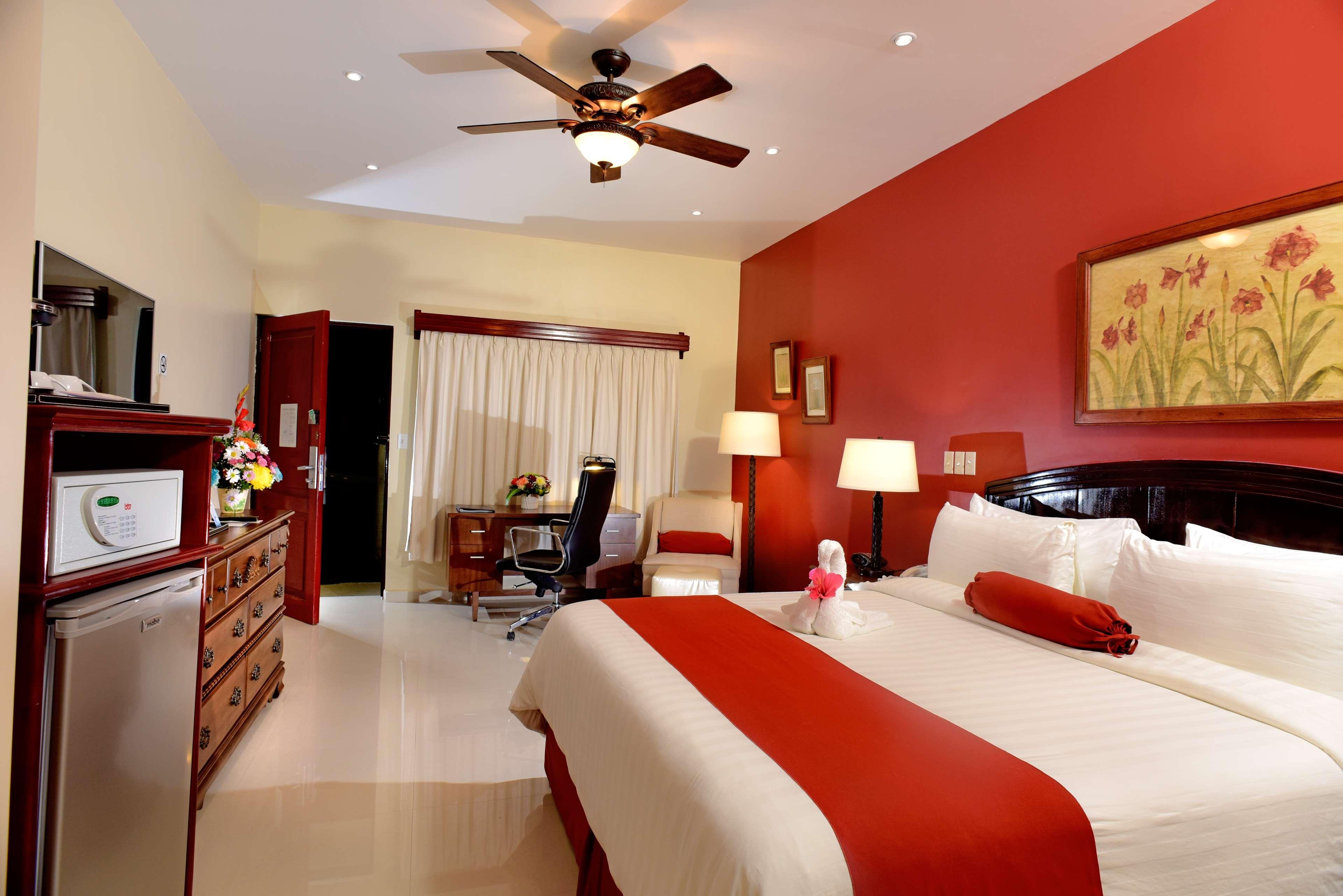 Best Western Plus Belize Biltmore Plaza Belize City Exterior photo
