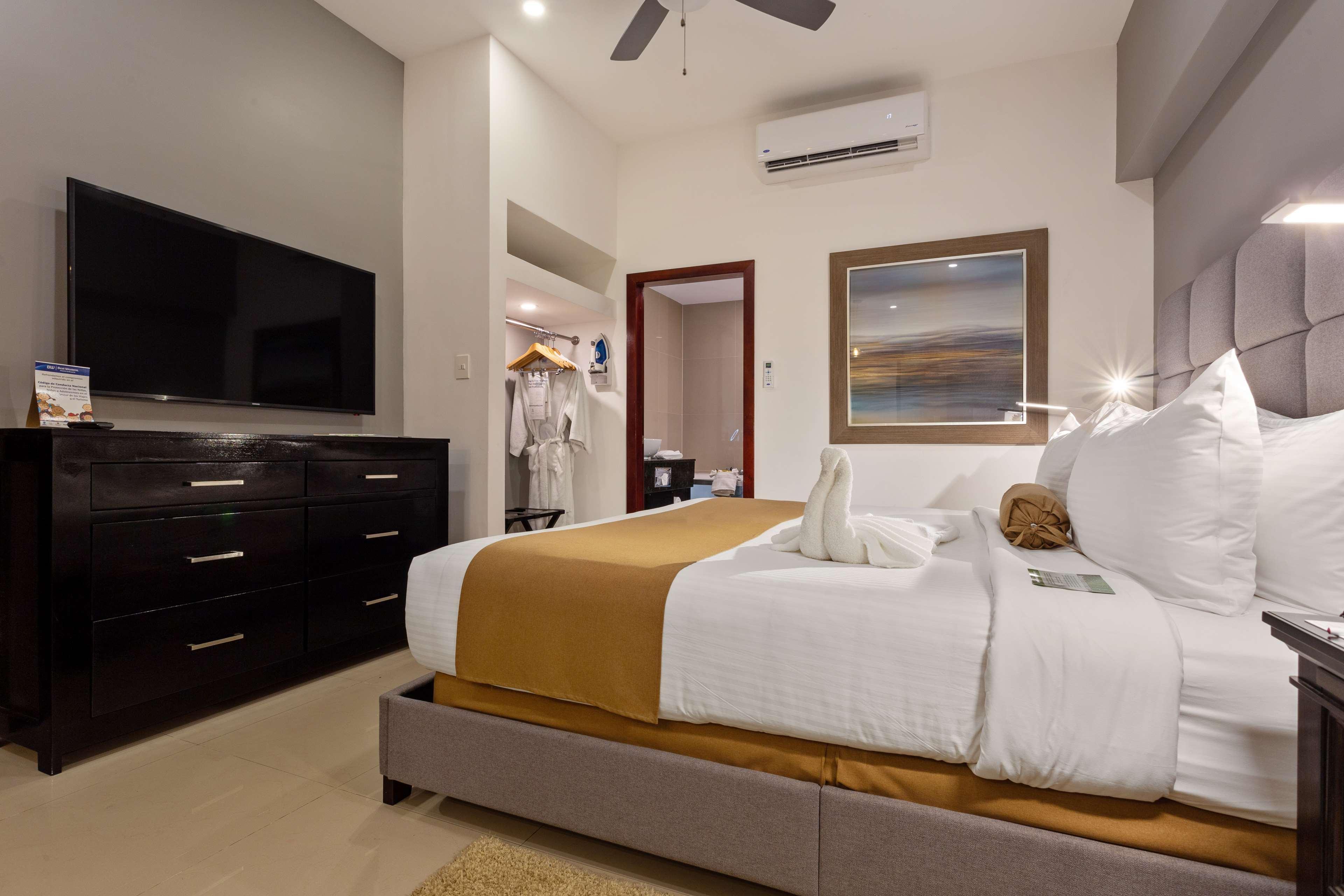 Best Western Plus Belize Biltmore Plaza Belize City Exterior photo