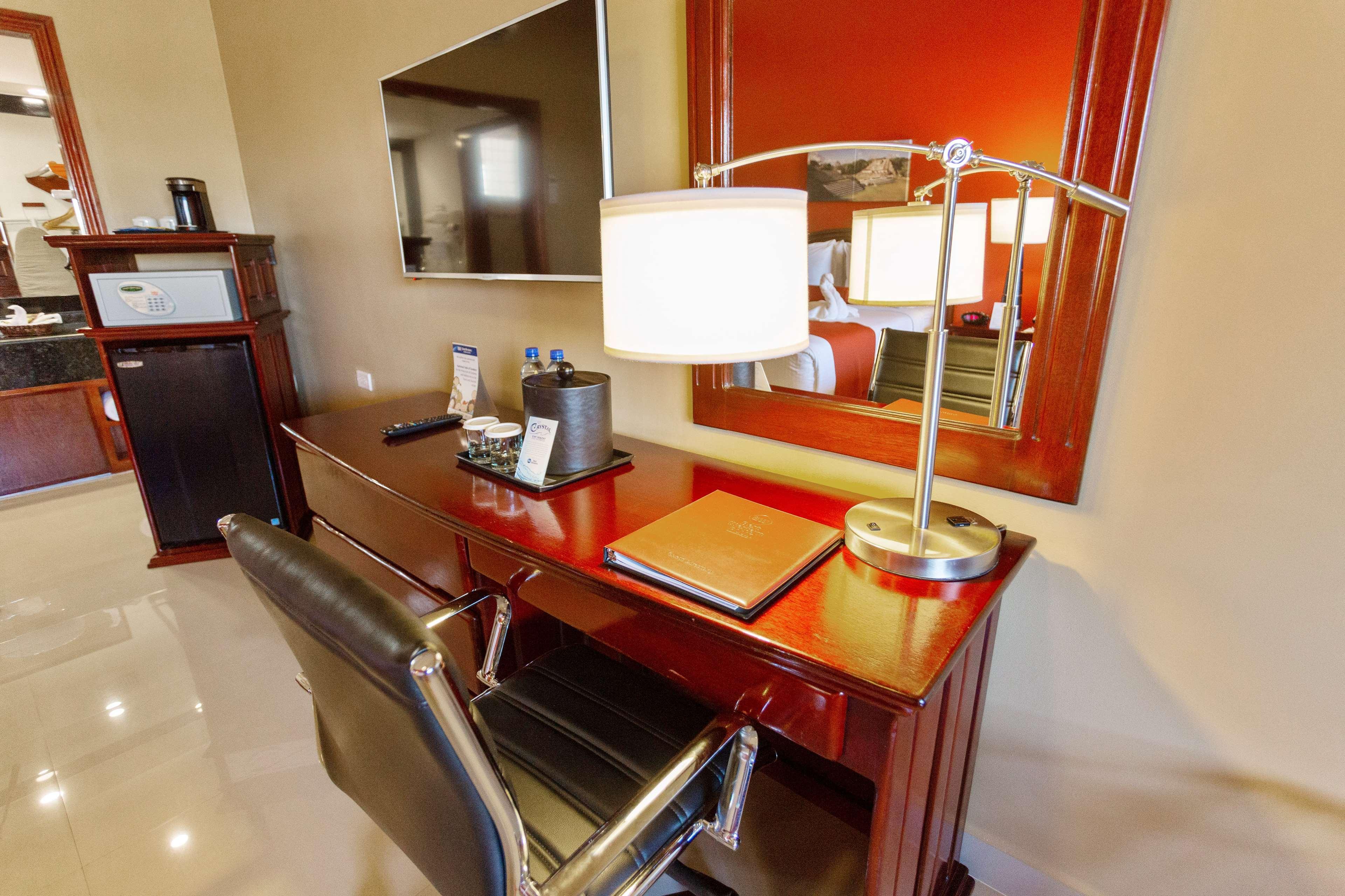 Best Western Plus Belize Biltmore Plaza Belize City Exterior photo