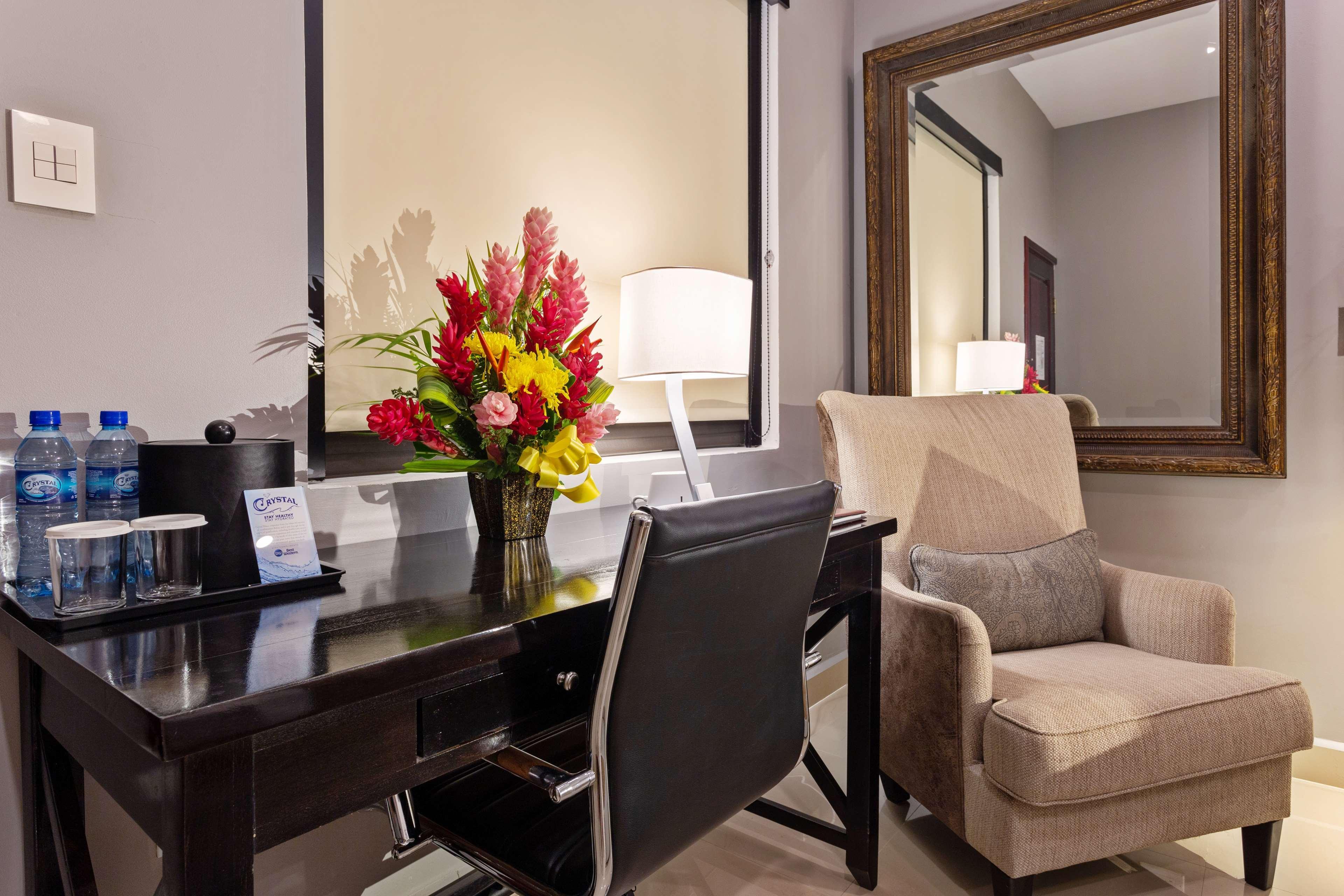 Best Western Plus Belize Biltmore Plaza Belize City Exterior photo