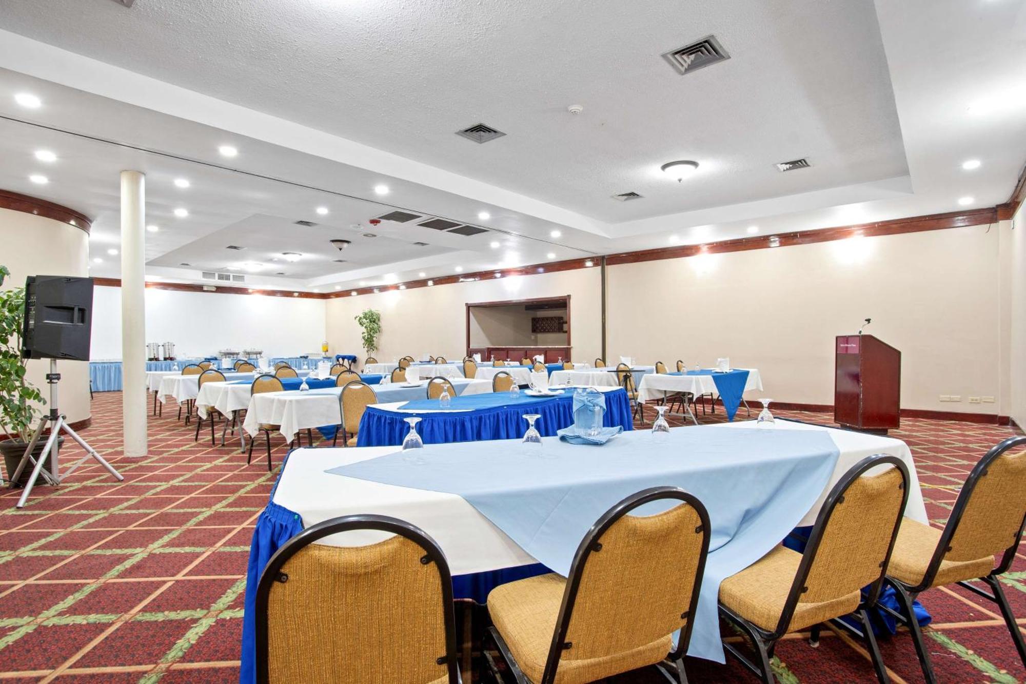 Best Western Plus Belize Biltmore Plaza Belize City Exterior photo