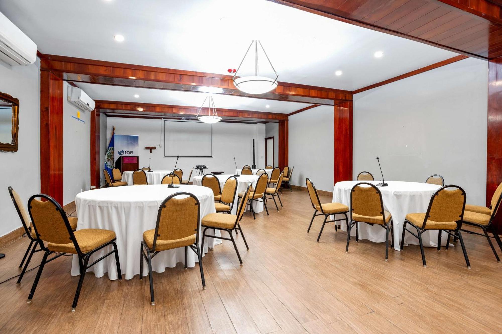 Best Western Plus Belize Biltmore Plaza Belize City Exterior photo