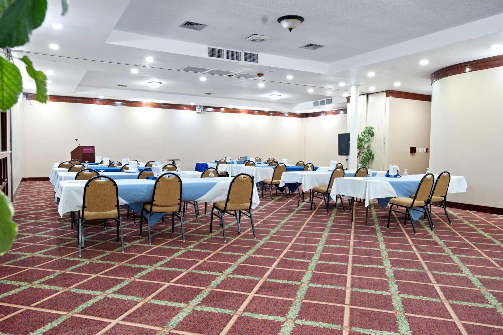 Best Western Plus Belize Biltmore Plaza Belize City Exterior photo