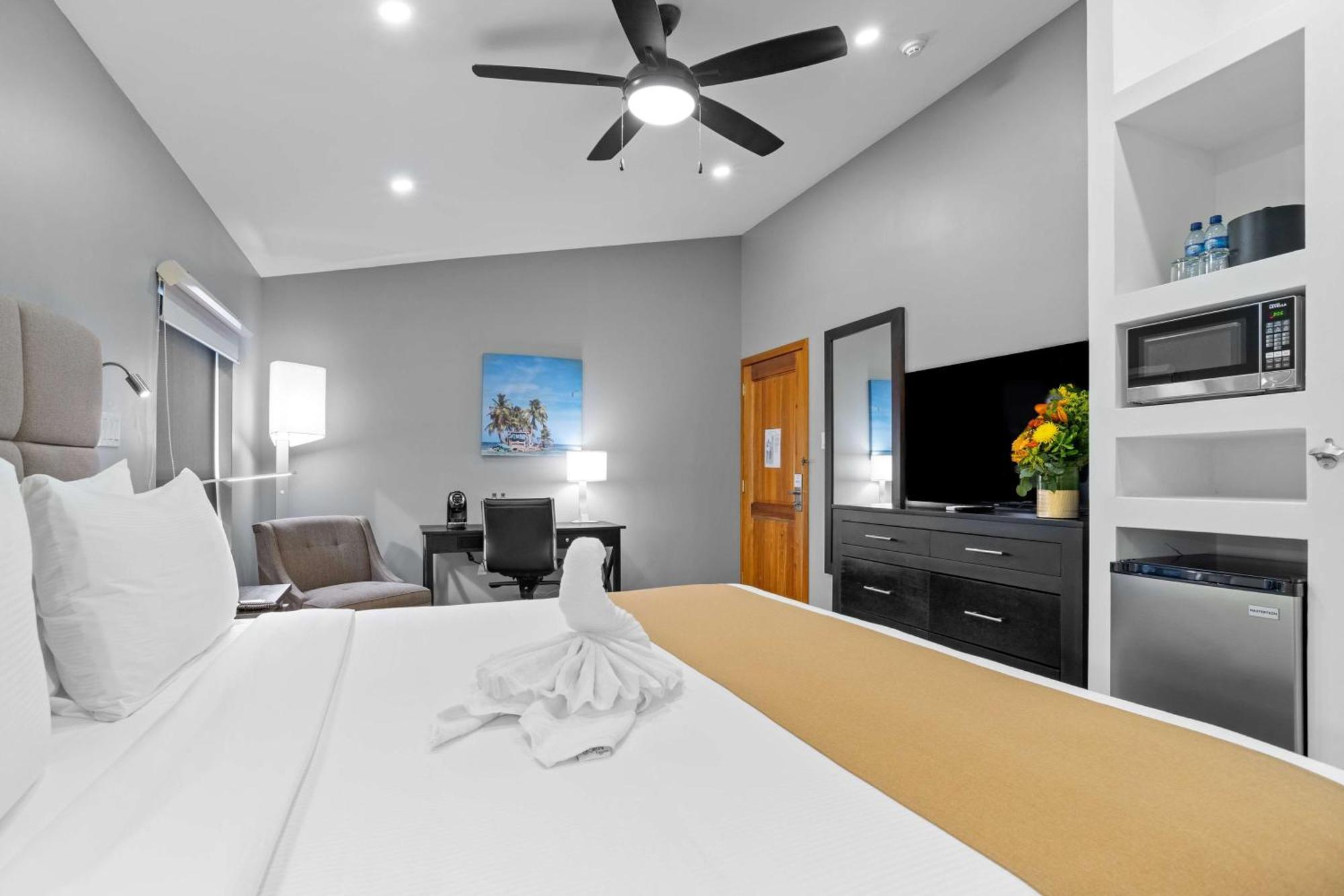 Best Western Plus Belize Biltmore Plaza Belize City Exterior photo