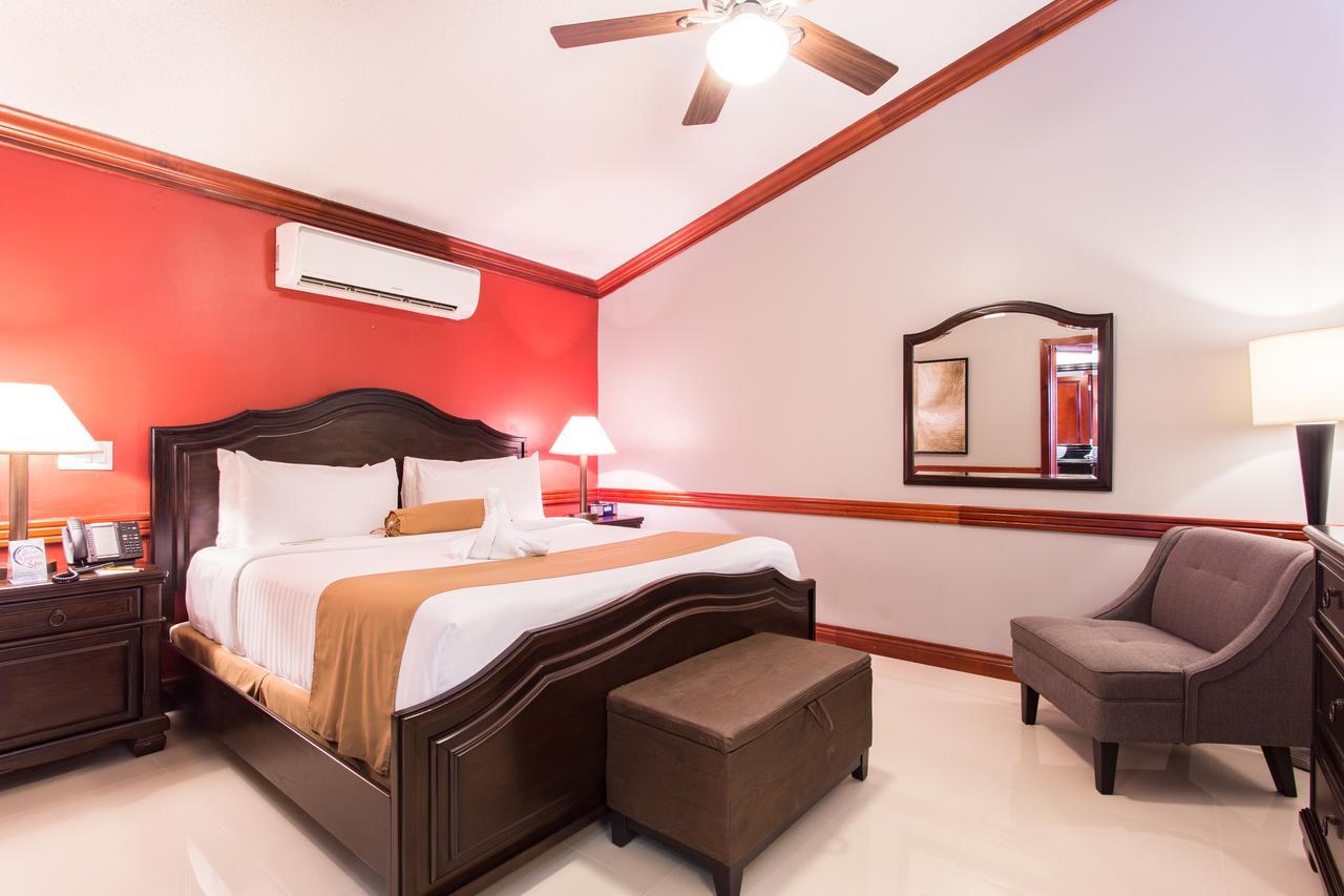 Best Western Plus Belize Biltmore Plaza Belize City Exterior photo