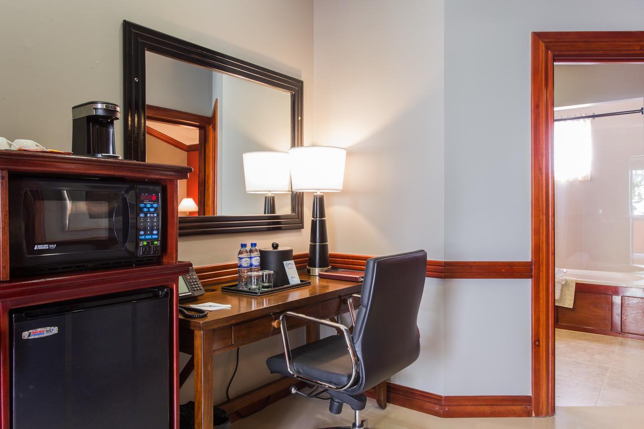 Best Western Plus Belize Biltmore Plaza Belize City Exterior photo
